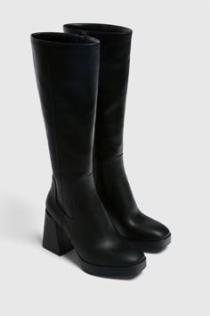 Knee-high heeled boots Dr Shoes, Boot Pulls, Spring Boots, High Leather Boots, Leather Heeled Boots, Dad Shoes, Stylish Boots, Pull & Bear, Pretty Shoes