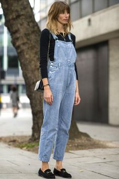 How To Style Dungaree Dress, Winter Dungarees Outfits, Blue Dungarees Outfits, How To Style Dungarees, Denim Dungarees Outfit, How To Wear Dungarees, Dungaree Outfits, Salopette Outfit, Dungarees Outfits