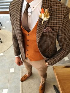 Mens Brown Tuxedo Wedding, Two Color Suit Men, Mens Suits Ideas, Burnt Orange Mens Wedding Attire, Mens Brown Wedding Attire, Patterned Suits For Men Wedding, Mens Christmas Wedding Suits, Rust Suits For Men, Fall Wedding Guest Suit Men