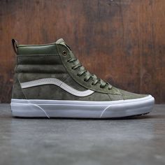 Vans Men SK8-Hi MTE (green / winter moss) Dc Skate Shoes, Onitsuka Tiger Mens, Character Accessories, Dc Skate, Mens Vans Shoes, Vans Top, Skateboard Accessories, Vans Men, Vans Outfit