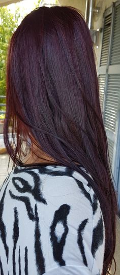 Pelo Color Borgoña, Pelo Color Vino, Black Cherry Hair, Violet Hair Colors, Cherry Hair Colors, Dark Red Hair Color, Mahogany Hair, Hair Color Plum