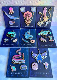 Cool Pins Enamel, Quick Christmas Gifts To Make, Cool Enamel Pins, Pin Ideas Button Diy, Sea Themed Outfits, Backpack Pins Aesthetic, Squid Jewelry, Pins On Bag, Colossal Squid