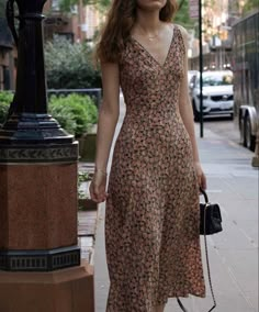 Cute Buissnes Outfits Woman, Cute Dresses Casual Long, Romcom Aesthetics Outfits, Phobe Tokin Outfits, Midi Sun Dress, Dress For Slim Women Outfit Ideas, Cute Maxi Dress Outfits, Petite Feminine Fashion, 90s Feminine Outfits