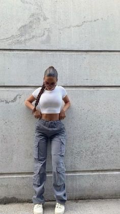 Sage Bodysuit Outfit, Spring Cargo Outfits, Outfit Boards Streetwear, Outfit Ideas With Cargos, Outfit Inspo Cargos, Trendy Outfit Ideas Spring 2023, Clean Girl Streetwear, Insta Fit Pics, Outfit Inspo Spring School