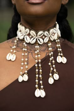 Afro Jewelry, Cowrie Shell Jewelry, Dope Jewelry Accessories, Cowrie Shells, Dope Jewelry, Jewelry Fashion Trends, Funky Jewelry, Jewelry Lookbook, African Jewelry