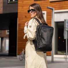 Incredibly spacious and practical — for times when a smaller backpack just doesn't cut it, our Prime women's premium leather backpack is the one to choose. The Prime is handmade in Italy from premium full-grain vegetable-tanned cow leather. The interior is lined with high-quality canvas and we included three separate compartments inside on top of the main compartment where you can keep your essentials nicely organized. Furthermore, there's another large zipped pocket on the front of the bag givi Handmade Leather Backpack, Leather Backpack For Men, Women Leather Backpack, Small Backpack, Purses Designer, Bagpack, Cow Leather, Italian Leather, Leather Backpack