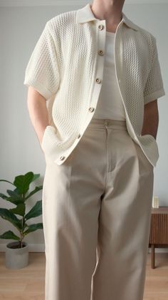 Old Money Cardigan Outfit Men, Old Money For Men, Old Money Beige Outfits, Beige Men Outfit, Old Fashioned Outfits, Beige Outfit Men, White And Beige Outfit, Beige Cardigan Outfit, Women's Style Tips