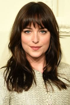 Full Fringe Hairstyles, Dakota Johnson Hair, Bangs With Medium Hair, Hair 2018, Hair With Bangs, Mtv Movie Awards, Long Brown Hair