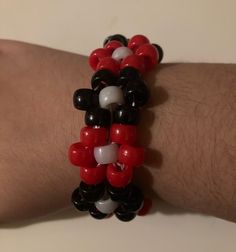 a customizable flower kandi cuff. about the same size as a 30 bead single, so if you need it smaller please let me know! :3 Kandi Flower Cuff, Flower Kandi Cuff, Kandi Flower, Rave Barbie, Flower Kandi, Bracelets Kandi, Kandi Cuffs, Flower Cuff, Kandi Inspo