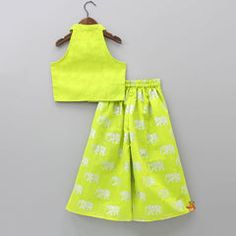 Sleeveless Green Top and Elephant Print Palazzo | Little Muffet Sleeveless Kameez, Sleeveless Kurti Designs, Sleeveless Kurti, Little Muffet, Stylish Kurtis Design, Baby Applique, Trendy Outfits Indian, Kids Blouse Designs