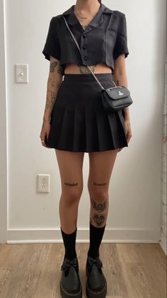 Goth Summer Outfits, Summer Goth Outfits, Cute Halloween Wallpaper, Black Tennis Skirt, Look Grunge, Summer Outfits 2024, Summer Goth