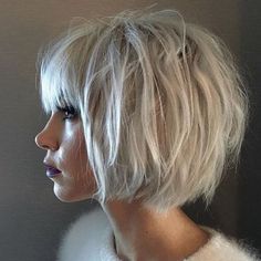 Texture, frange et volume Ash Blonde Short Hair, Short White Hair, Short Blonde Haircuts, Short Hair Styles For Round Faces, Short Blonde Hair, Hairstyles For Round Faces, Hair Today