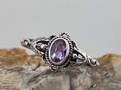 Condition excellent Solid silver 925 Kunzite Ring, Purple Rings, Wedding And Engagement Rings, Vintage Ring, Solitaire Ring, Rings Statement, Vintage Silver, Vintage Rings, Wedding Rings Engagement