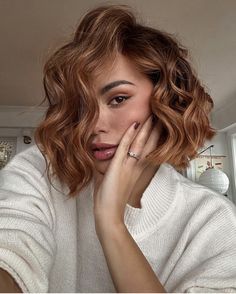 Bob With Copper Highlights, Short Wavy Copper Hair, Brown Hair Colors Summer, Short Ginger Bob, Ginger Bob Hair, Copper Bob Hair, Ginger Bob, Copper Bob, Mid Hair