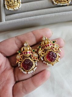 This ring makes a nod towards you! Gorgeous ring with natural stones! Material copper gold plated Antique Gold Earrings Simple, Gold Jhumka, Simple Studs, Antique Gold Earrings, Gold Jhumka Earrings, Antique Bridal Jewelry, Gorgeous Ring, Fancy Jewellery, Earrings Simple