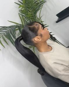 M I A M I S T Y L E S S . on Instagram: "It’s something about these ponytails with a bang 🥰  DEC SLOTS OUT ON THE 20th 💞💞📲  #sleekponytail #sleekhairstyles #ponytail #explore #londonhairstylist" Frontal Ponytail With Bang, Side Bang Ponytail, Bang Ponytail, Barbie Pony, Ponytail With Bangs, Long Weave Hairstyles, Inspired Hairstyles, Curled Ponytail, Long Weave