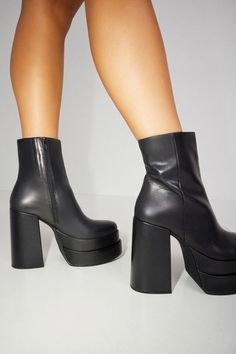 STEVE MADDEN - Cobra Platform Boot, Jet Black Steve Madden Outfit, Heeled Booties Outfit, Feelin Groovy, Booties Outfit, Steve Madden Boots, Take It Back, Black Platform Heels, Black Platform Boots, Shoe Inspiration