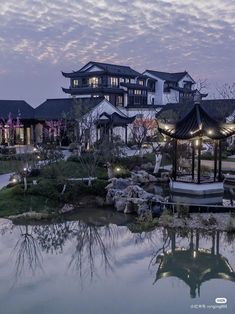 Chinese Mansion Modern, Japanese Inspired Mansion, Korean Expensive House, Japanese Big House, Old Japanese Mansion, Japanese Estate House, Rich Japanese House Modern, Chinese Mansion Interior, Luxurious Japanese House