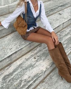 Fl Fall Outfits, Italy Aesthetic Fall Outfit, Y2k Spring Fashion, La Dinner Outfit, Hot City Outfit, Fall 2033 Fashion, Pin Stripe Skirt Outfit, Formal Mini Dress Classy, Haleycore Aesthetic