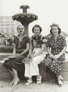 Fashion 30s, White Chapel, Three Women