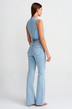 98% Cotton, 2% Elastan High Rise 12" Inseam 32" Comfortable fit and flare Model wears size S Bottom Jeans, Really Cute Outfits, Bell Bottom, Dress Accessories, Bell Bottom Jeans, Fit And Flare, Best Sellers, Comfort Fit, High Rise