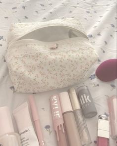 Baby Pink Aesthetic, Princess Core, Pink Life, Makeup Aesthetic, Pink Girly Things, Skin Care Kit, Makes You Beautiful, Essential Bag, Aesthetic Icon