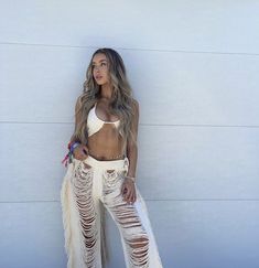 Coachella Outfit Women, Burning Man Fashion Woman, Coachella Pants, Coachella Mens Fashion, Celebrities Coachella, Celebrity Coachella Outfits, Coachella Chic, Mode Coachella