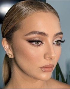 Machiaj Smokey Eyes, Natural Prom Makeup, Mekap Mata, Classy Makeup, Glam Wedding Makeup, Prom Eye Makeup, Formal Makeup, Smink Inspiration, Wedding Makeup Looks