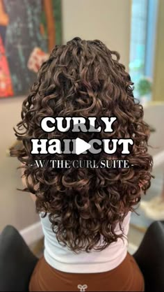 Curly Face Framing Pieces, How To Layer Curly Hair, Haircut For Round Face Curly Hair, Layers Haircut Curly Hair, Curly Hair Framing Pieces, Butterfly Curly Haircut, Black And Brown Ombre Hair, Long Haircut Curly Hair, V Cut Curly Hair