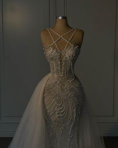 Luxury Wedding Dresses Crystal Pearls Bride Gown Mermaid Bridal Dress Detachable Train Sleeveless Heavy Wedding Dress