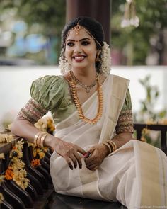 Hindu Bridal Makeup, Kerala Outfits, Saree Pose, Kerala Saree Blouse, Kerala Saree Blouse Designs, Hair Front, Ethnic Beauty, Kerala Bride, Kerala Wedding