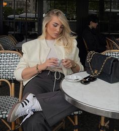 Good Morning Dear, Summer Office Outfits, Elegant Classy Outfits, Look Adidas, Winter Fashion Outfits Casual, Professional Outfits Women, Business Outfits Women, Business Casual Outfits For Women