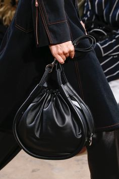 Proenza Schouler Spring 2019 Ready-to-Wear Fashion Show | Vogue Designer Cosmetic Bag, Bags Trendy, Banana Bag, Marc Jacobs Handbag, Custom Handbags, High Fashion Jewelry, Stylish Purse, Potli Bags, Designer Wallets