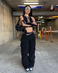 Grunge Techno Outfit, Rave Street Style, Matrix Rave Outfit, Masculine Rave Outfits, Breakaway Music Festival Outfits, Music Festival Outfits Black Women, Streetwear Festival Outfit, Grunge Festival Outfit, Grunge Rave Outfits