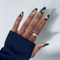 20 Black Girl Nail Designs for 2024 Beautiful Dawn Designs Short Dark Green Nails, Black And Dark Green Nails, Dark Green Almond Nails, Nails Black And Green, Dark Green Acrylic Nails, Hunter Green Nails, Green And Black Nails, Nails Black Women, Black Almond Nails