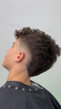 20 Cutting-Edge Burst Fade Haircuts for the Modern Man Best Fade Haircut For Men, Summer Outfits Old Money, Old Money Summer Outfits, Burst Fade Mohawk, Fade Haircut Designs, Peach Hair Colors, Old Money Summer, Mullet Fade, Best Fade Haircuts