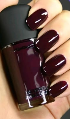 Dark Red Nail Polish, Burgundy Nail Polish, Unghie Sfumate, Midlife Crisis, Nail Colors Winter, Red Nail Polish, Burgundy Nails, Super Nails, Phoenix Tattoo