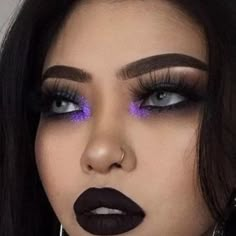 Purple Witch Makeup, Pretty Witch Makeup, Dark Fairy Makeup, Witchy Makeup, Halloween Makeup Witch, Purple Makeup Looks, Holloween Makeup, Vampire Bride, Cute Halloween Makeup