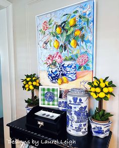 #chinoiserie #chinoiseriechic #chinoiseriedecor #vignette #vignettes  #art #blueandwhite #blueandwhiteforever #blueandwhiteceramics #blueandwhiteporcelain #chinoiseriestyle #topiary #lemontree #topiarytuesday #designsbylaurelleigh #traditionalhomedecor Chinoiserie Foyer Entryway, Chinoiserie Vase Decor, Chinoiserie Vignette, Chinoiserie Living Room Ideas, Chinoiserie Entryway, Chinoiserie Chic Kitchen, Blue And White Porcelain Decor, Blue And White Artwork, Blue Dinning Room