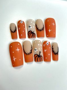 ✨ITS OFFICIAL THE MONTH OF HALLOWEEN INFO for the set in the photo:  Size: Medium Length: Medium Price: $55 Ongles Halloween, Pumpkin Nail Art, Halloween Manicure, Makeover Bedroom, Nails Easy, Acrylic Press On Nails