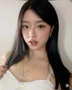 abg douyin makeup Korean Basic Makeup, Different Styles Of Makeup, Id Picture Makeup, Waterline Eyeliner Looks, Southeast Asian Makeup, Flat Nose Bridge, Cool Tone Makeup Looks, Picnic Makeup, Make Up Inspo Aesthetic