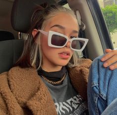 Aesthetic Hijabi Outfits, Glasses Selfie, Iranian Women Fashion, Iranian Women, Insta Post, Hijabi Outfits