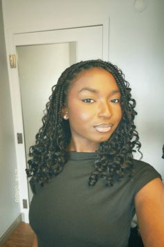 #shorthairstyles #boho #braids #blackgirlmakeup Short Curly End Braids, Short Brown Boho Braids, Bohemian Short Braids, Short Boohoo Braids, Curly Braids Short, Christmas Braids, Nice Smile