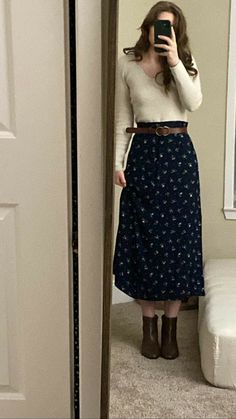 Practical Womens Outfits, Winter Style With Skirt, How To Style Skirts In Winter, Peasant Outfit Aesthetic, Casual Work Outfits Skirt, Cute Winter Work Outfits, Librarian Outfits Women, Office Outfits Dress, Skirt Outfits Office