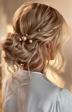 2024's Top Mother of the Bride Hairstyles – Elegant & Trendy Looks Natural Bridal Hair, Short Hair Bride, Wedding Hair Up, Mother Of The Bride Hair, Bridal Hair Inspiration, Wedding Hair Inspiration, Bride Hair, Wedding Hair Pins, Bridal Hair And Makeup