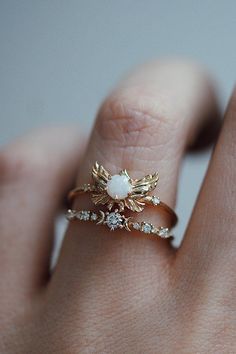 Celestial Moonstone Promise Ring, Celestial Sun And Moon Design Promise Rings, Celestial Rings With Sun And Moon Design For Promise, Celestial Promise Rings With Sun And Moon Design, Spiritual Wedding Rings With Sun And Moon Design, Cincin Diy, Amazing Fashion, Pretty Rings, Diy Schmuck