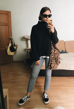 Casual Vans Outfit, Gray Vans Outfit, Outfit Frühling 2023, Vans Outfit Aesthetic, Vans Sneakers Outfit, Estilo Vans, Outfits Leggins, Vans Outfit, Mode Tips