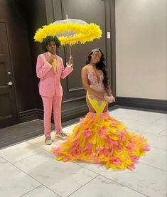 𝘍𝘖𝘓𝘓𝘖𝘞 @QUINTECIACHAA 𝘍𝘖𝘙 𝘔𝘖𝘙𝘌 𝘐𝘕𝘚𝘗𝘖💕 Prom Black Couples, Prom Desses, Yellow Prom Dress, Yellow Homecoming Dresses, Yellow Prom