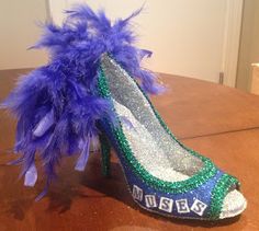 Confessions of a glitter addict - Blue, green and silver Muses shoe Mardi Gras Throws, Witch Shoes, Mardi Gras Parade, Mardi Gras Decorations, Fab Shoes, Mardi Gras Beads, Who Dat, Glitter Shoes