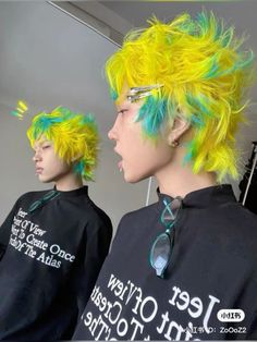 Unique Dyed Hair Color Trends, Dyed Pixie Cut, Dyed Hair Inspiration, Photographie Portrait Inspiration, Hair Inspiration Short, Punk Hair, Pretty Hair Color, Haircut And Color, Yellow Hair